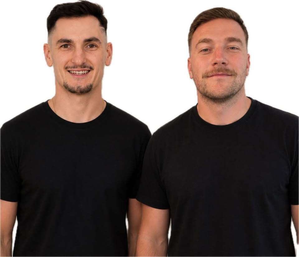 Pierre Cardoso à gauche et Bastien Cariou à droite, en tenue de tous les jours.